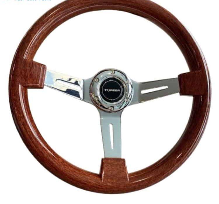 classic wooden steering wheel_vintage